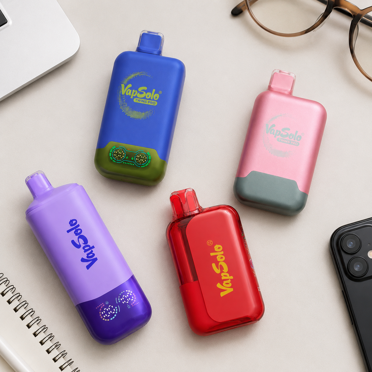 Eldobható vape és e-cigi témájú flatlay Vapsolo termékekkel